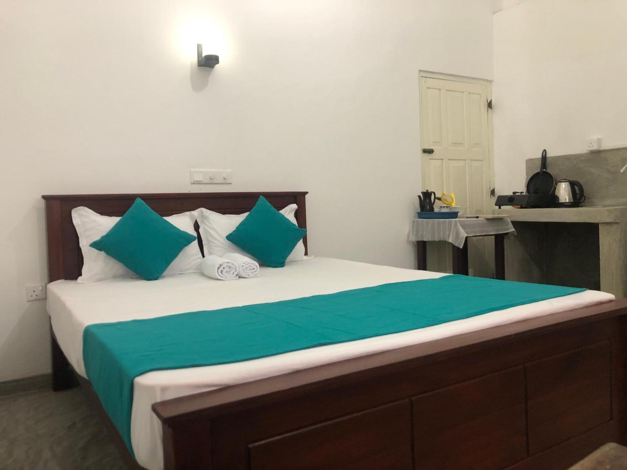 Hotel Waves à Hikkaduwa Extérieur photo