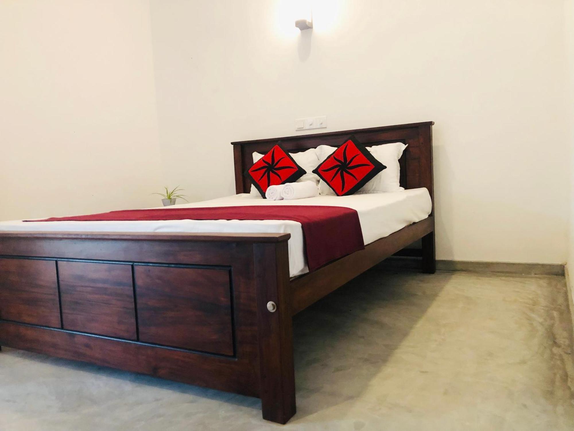 Hotel Waves à Hikkaduwa Extérieur photo