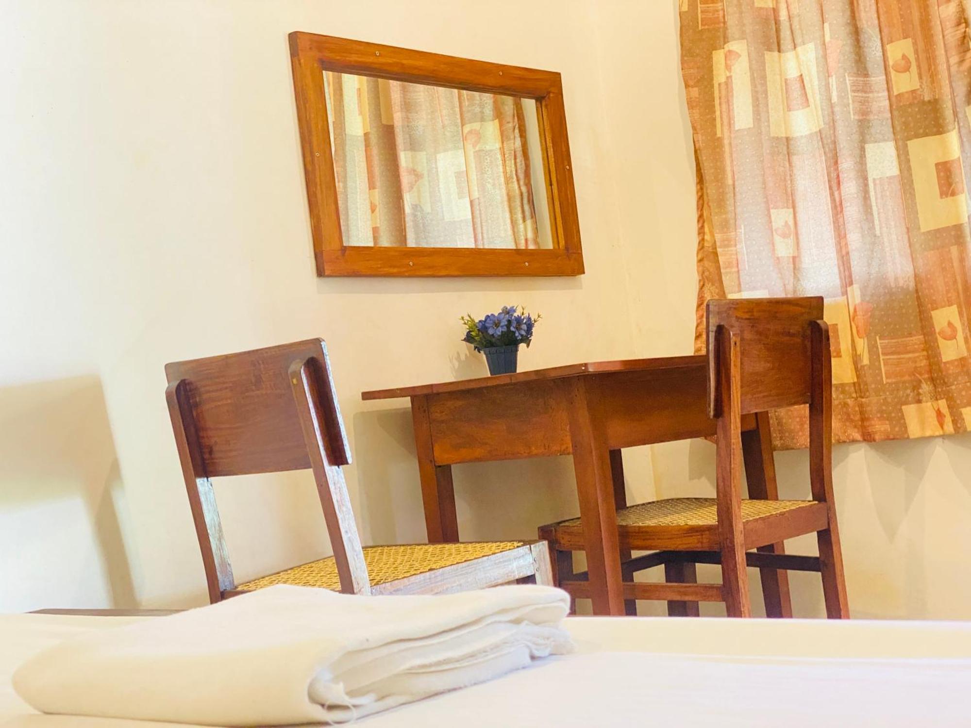 Hotel Waves à Hikkaduwa Extérieur photo